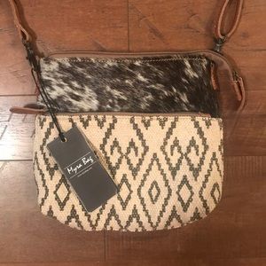 Low price today only!! Gorgeous cowhide crossbody